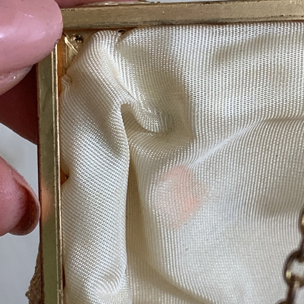 Vintage Ivory Embroidered Beaded Small Kiss Lock Chain Strap Mini Evening Bag - Picture 15 of 17